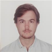 Llevo 4 años viviendo en Missouri con una beca deportiva de futbol, enseño ingles de manera divertida y practica.