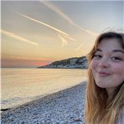 Salut je suis elisa et je viens de finir ma première année de médecine !