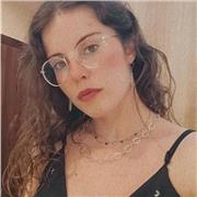 Profesora de repaso de química, biología e inglés