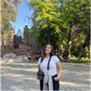 Profesora de Inglés impartiendo clases personalizadas online