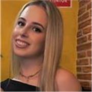 Profesora graduada en Educación Primaria con mención en Inglés y con certificado C1.