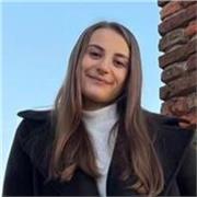 Offro lezioni private a bambini e ragazzi delle scuole elementari, medie e superiori, adattandomi alle loro esigenze. 