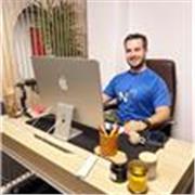 Entrenador personal cualificado con más de 10 años de experiencia. Entrenamiento de fuerza, pérdida de peso y lesiones.