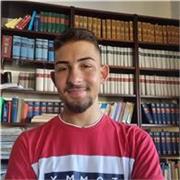 Diplomato Nautico con specializzazione in Diritto internazionale e Tirocinante in studio legale, propone lezioni in materia
