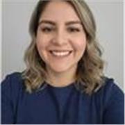 Me motiva enseñar español online porque disfruto acompañar a cada estudiante en su camino de aprendizaje. Ver su progreso, su entu