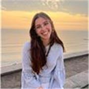 Estudiante de medicina de 4 años, con titulación en bachillerato científico. Tengo un nivel C2 Profiency de Cambridge.