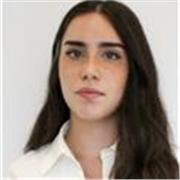 Profesora titulada en Filología Hispánica y especializada en educación secundaria y educación especial con un master doble. 