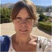 Friendly native English teacher helping build confidence in speaking