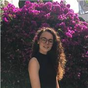 Soy una chica de 18 años con buena nota final en los estudios y auxiliar de enfermería 
Puedo dar clases desde primaria hasta secundaria y estudiantes de grado sanitario