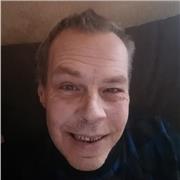 Der Deutsch-Crack, der jedem die Sprache beibringt, der nicht bei drei auf den Bäumen ist