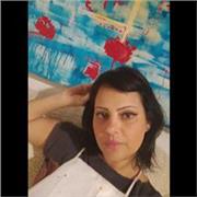 Professora de pintura abstrata. Técnica própria