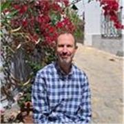 Soy un nativo inglés graduado en Económicas y con 25 años de experiencia en la enseñanza del inglés.