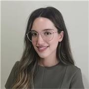 Profesional del ámbito económico y financiero con formación como docente y años de experiencia en el sector económico y financiero