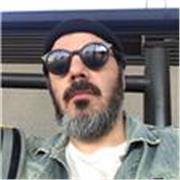 Profesor universitario de artes musicales, realiza clases de teclado, piano y melódica