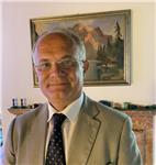 Laureato in economia ed in giurisprudenza impartisce lezioni di diritto, economia, economia aziendale