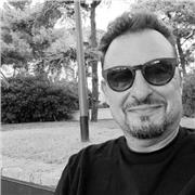 Avvocato impartisce lezioni di diritto con particolare riferimento al diritto penale