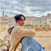 Diploma di ragioneria, prestato servizio di volontario per due anni in Australia, conoscenza della lingua inglese livello avanzato