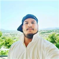Profesor de música da clases de iniciación, producción y lenguaje musical