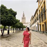 Clases particulares para reforzar y ayudar en dudas, también podria darlas de más materias como biologia u otras quimicas