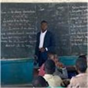 En tant que prof à domicile je donne des cours à mes apprenants pour plus les préparer , en leur assistantdans leurs devoirs 