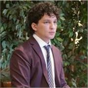 Tesi scritta in Latino. Master in Filosofia a Paris 1 (Sorbonne) e Sapienza. Laureato in Lettere Classiche. Ex alunno Vivarium Novum. Familia Romana e Athenaze. Metodo natura