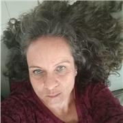 Persona que puede dar clases de español a adultos extranjeros