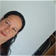Profesora de Legua y Literatura. Comunicativa y apasionada por las letras.