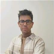 Psicólogo con más de diez años de experiencia profesional en intervención con infancia y familia