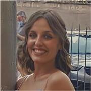 Laureata e docente supplente impartisce lezioni di inglese e italiano a bambini, ragazzi e adulti.