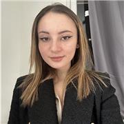 étudiante qui donne des cours de soutient scolaire au collégien en français, maths, histoire, langues ( Anglais, Italien )