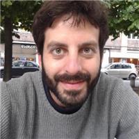 Profesor imparte clases particulares de apoyo escolar