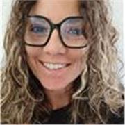 Insegnante bilingue certificata CELTA con oltre 10 anni di esperienza offre lezioni a bambini e adulti, in presenza e online.