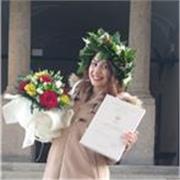 Laureata magistrale in Filologia moderna e diplomata in lingue straniere, con esperienza di insegnamento, offre lezioni online e in presenza