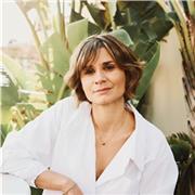 Profesora de Marketing Digital especializada en marca personal y negocios de consultoría, coaching, formación online y B2B