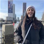 Ragazza per aiuto compiti e o ripetizioni, principalmente lingue straniere