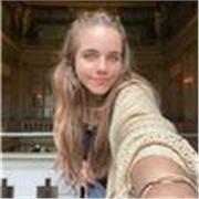 Profesora de inglés titulada con un C1 y experiencia en el extranjero