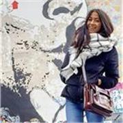Ragazza bilingue offre ripetizioni in francese