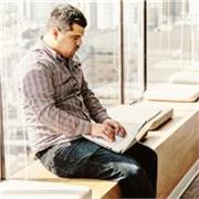 Soy una persona paciente y comprometida con el aprendizaje de cada estudiante. Me gusta explicar la matemática de forma clara y se