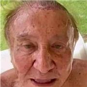 Español, el profesor enseña los modelos básicos para realizar suma resta multiplicación división