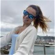 Profesora titulada en educación infantil para impartir clases de primaria