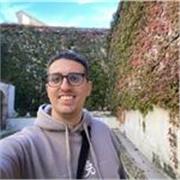 Profesor nativo de español que domina inglés, francés, italiano y portugués.