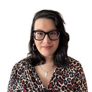 Me defino como una persona supersimpática, amable, y paciente. Me encantan los niños y ayudarles en todo lo que necesiten.