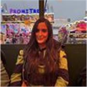 Soy trabajadora social con conocimiento en distintas áreas: sociología, psicología o derecho. Además he impartido clases a menores