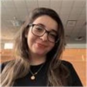 Soy una estudiante universitaria, nativa en español, sin experiencia en ser profesora 