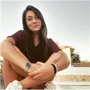 Mujer con grado imparte clases particulares a niños/as de primaria y eso