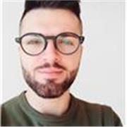 Docente di pianoforte impartisce lezioni di strumento e/o teoria musicale e solfeggio