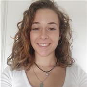 Estudiante de Ciencias Ambientales, en el 3 año. Doy asignaturas de ciencias y además doy clases de dibujo