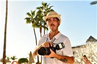 Soy Carlitos, llevo muchos años dedicándome a la fotografía, tanto profesional como por gusto, no diferencio por edad ni nivel