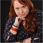 Professora doutora ensina redação com método prático e claro