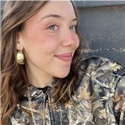 Profesora titulada en Educación primaria y Trabajo Social.